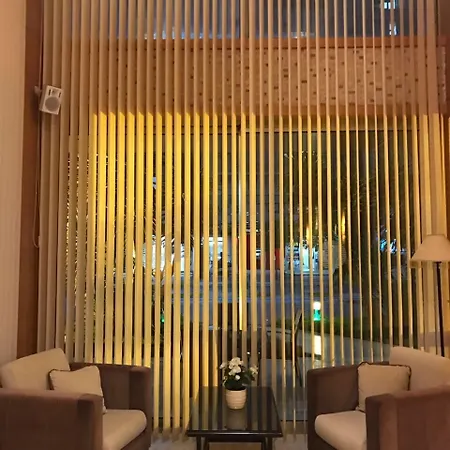 拉古纳套房酒店 2*