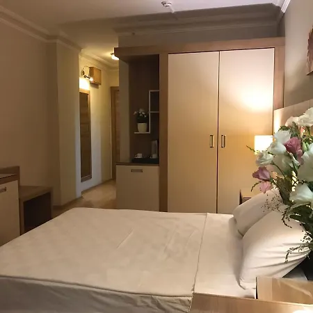 拉古纳套房酒店 2*